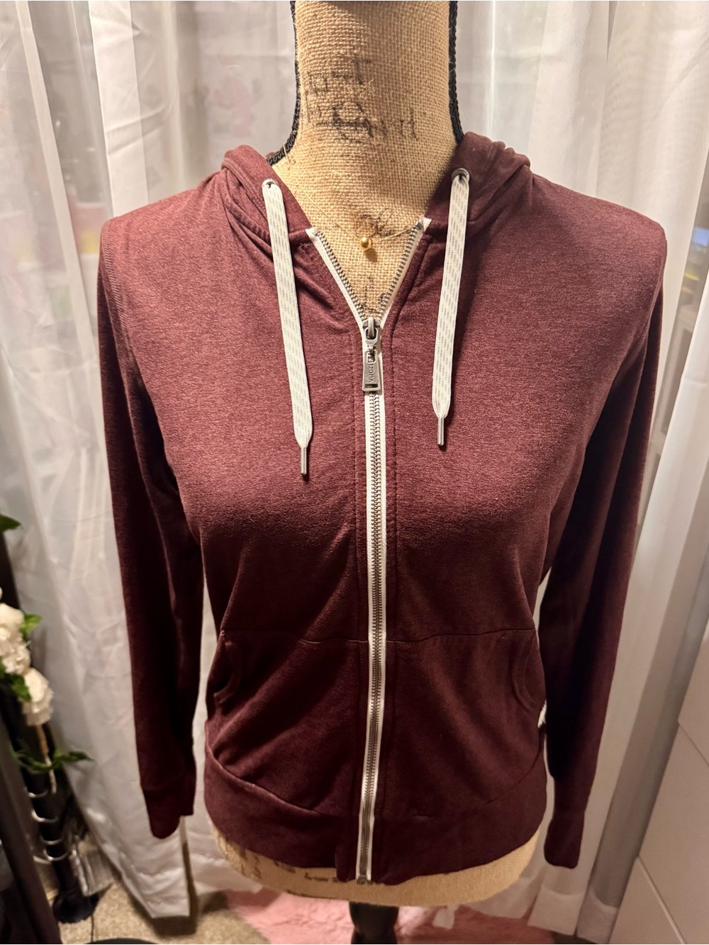 Vuori Women's Halo Zip Hoodie Heather Maroon size XS